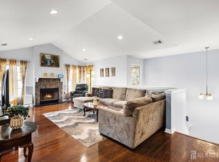 123 Chariot Ct, Piscataway, NJ 08854