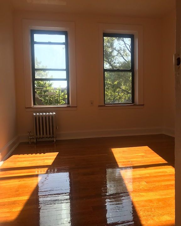 1st image of 2138 Crescent St APT B5