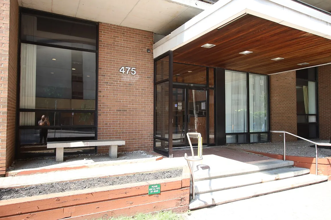 1006 Laurier Ave West — Photo 2