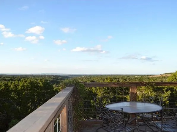 700 Pioneer Trl, Dripping Springs, TX 78620