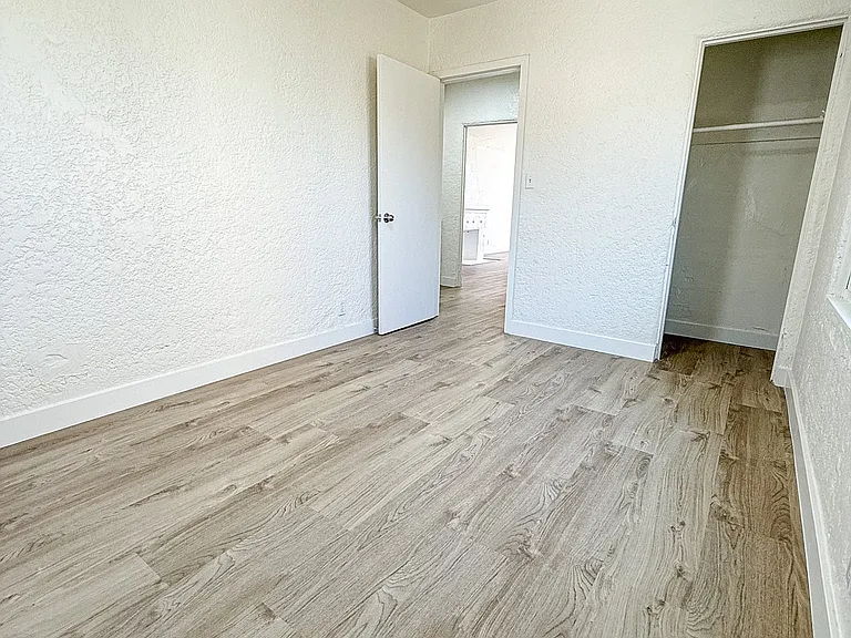 1531 W 84th St #1531 — Photo 8