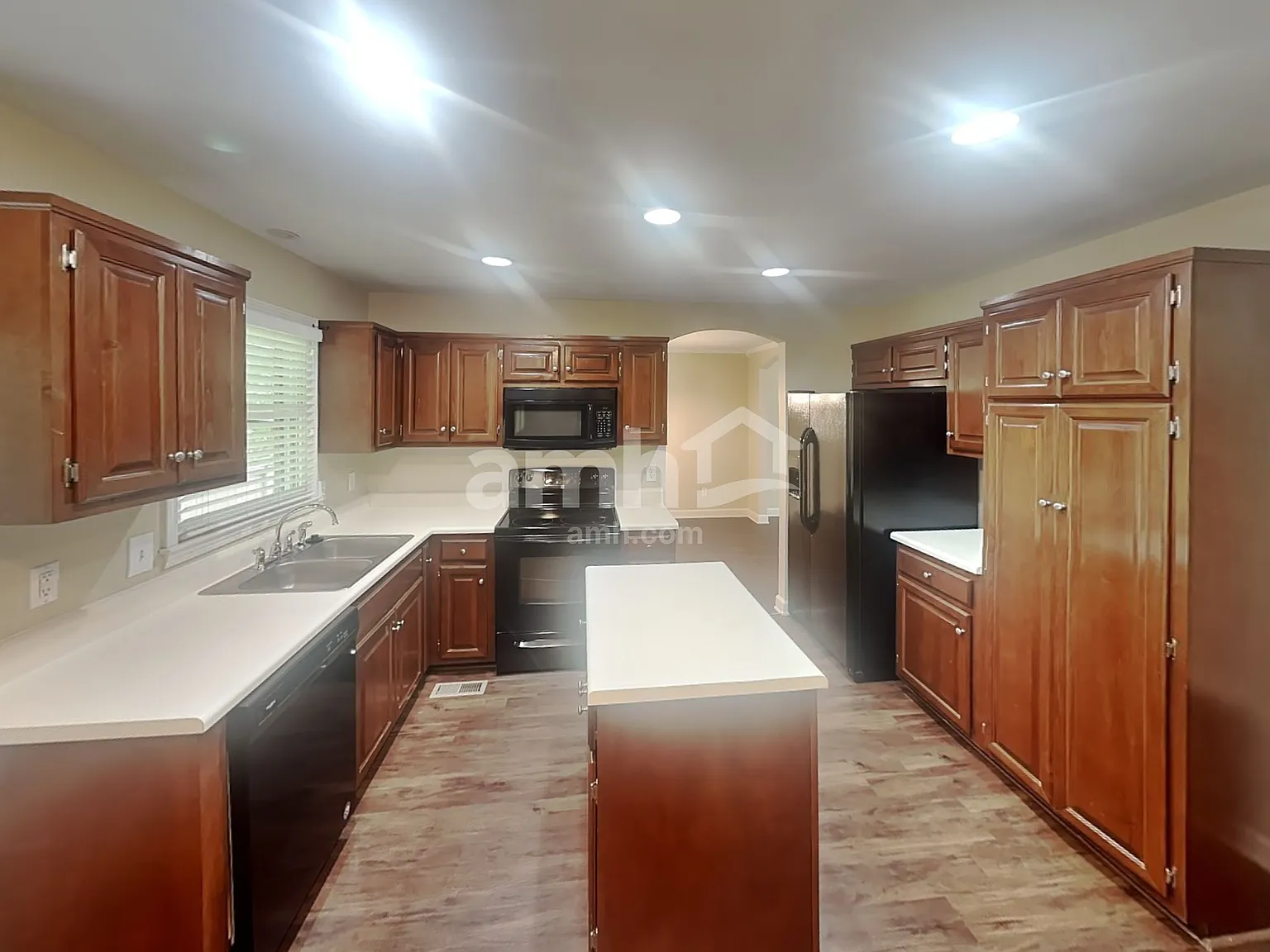 4 bed, 2.5 bath, 2333 sqft, $2,765 — Photo 4