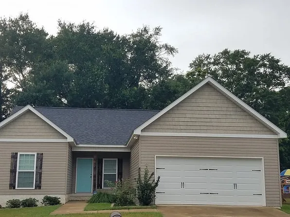 120 Gracebrook Ct, Headland, AL 36345
