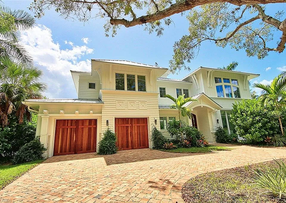 300 2nd Ave N