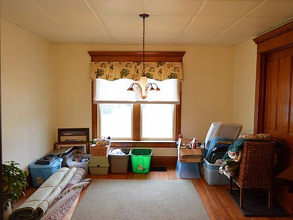 3rd image of 212 E 9th St