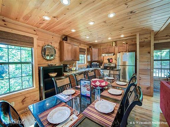 Table for 8, right this way