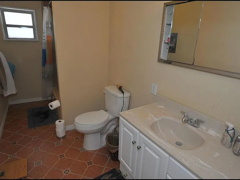 4233 Hampshire Ln — Photo 3