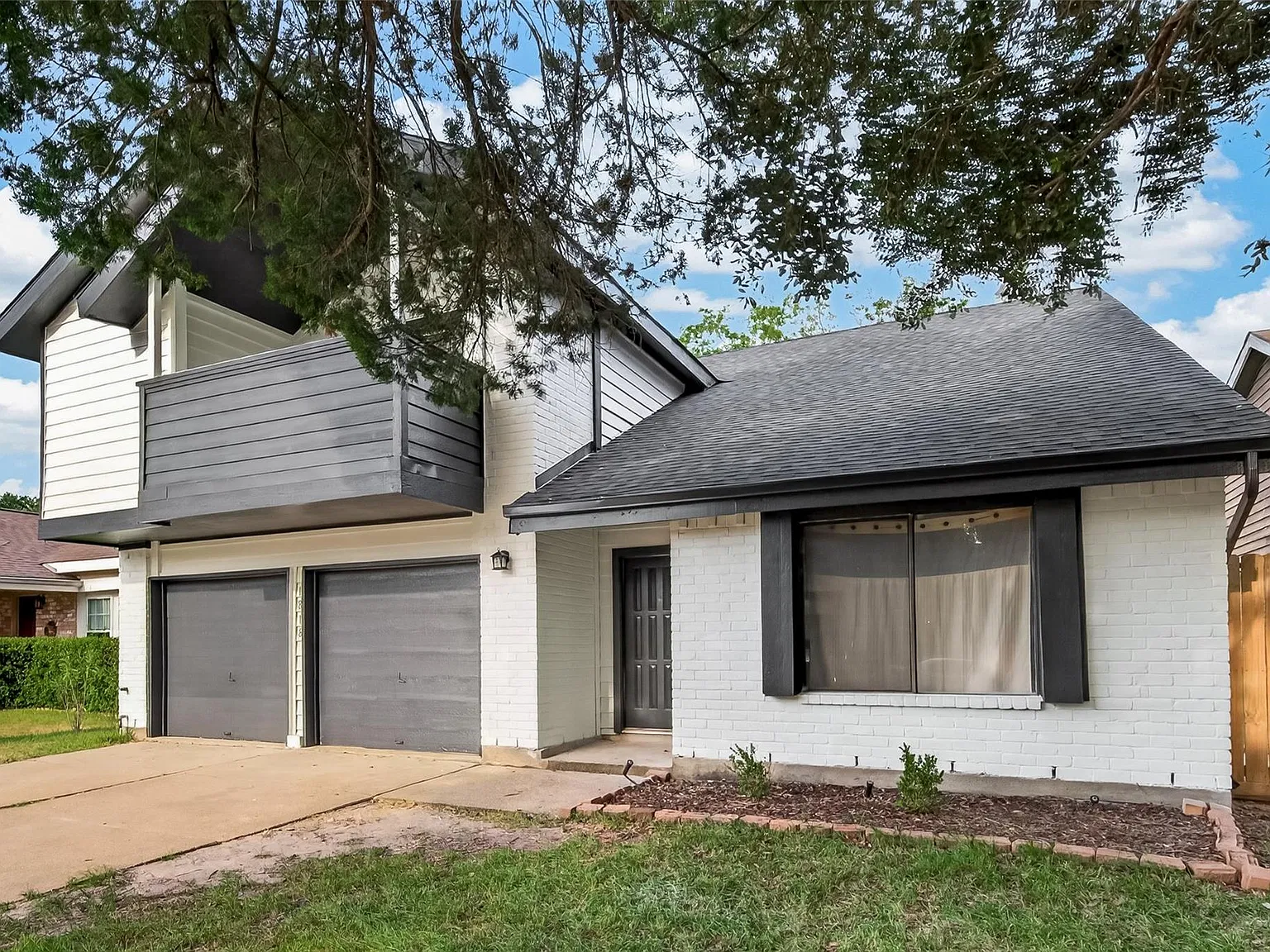4 bed, 2.5 bath, 2449 sqft, $2,000 — Photo 2