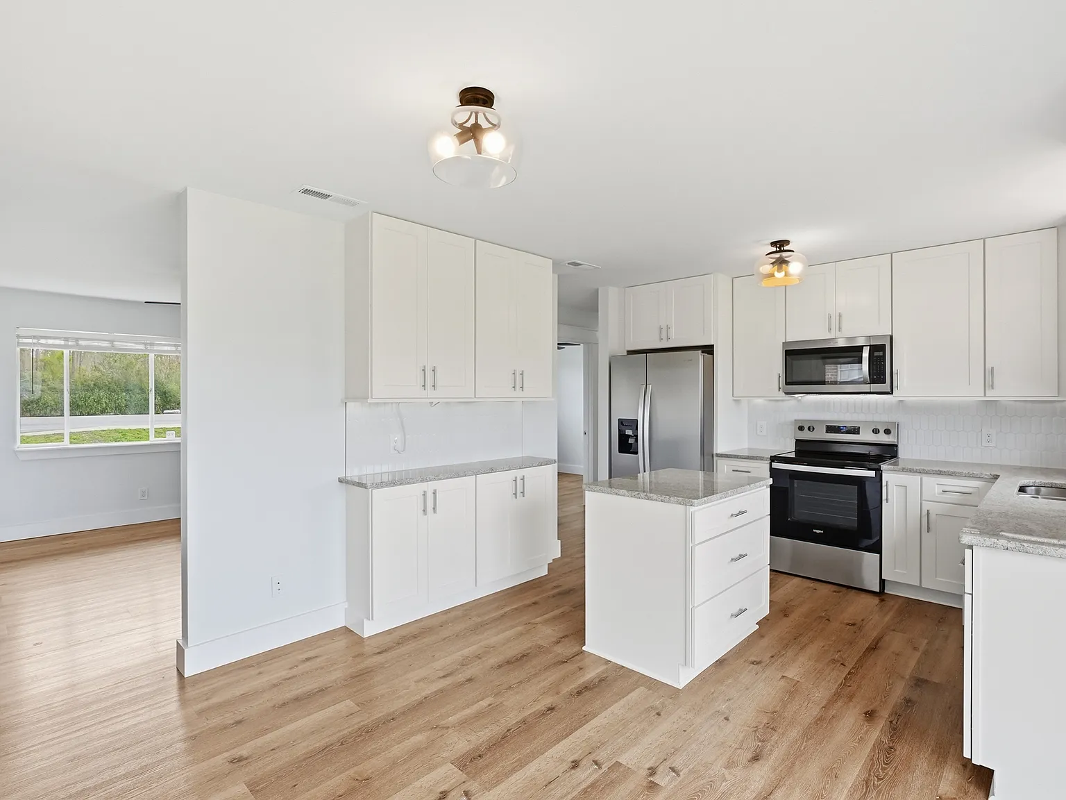 3 bed, 1107 sqft, $1,950 — Photo 2