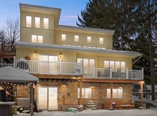 S108W34703 Jacks Bay Rd, Mukwonago, WI 53149