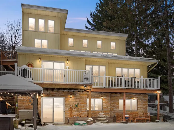 S108W34703 Jacks Bay ROAD, Mukwonago, WI 53149