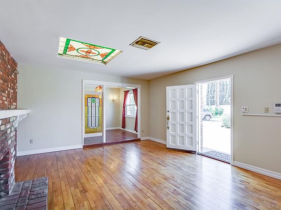 4th image of 5712 Tampa Ave