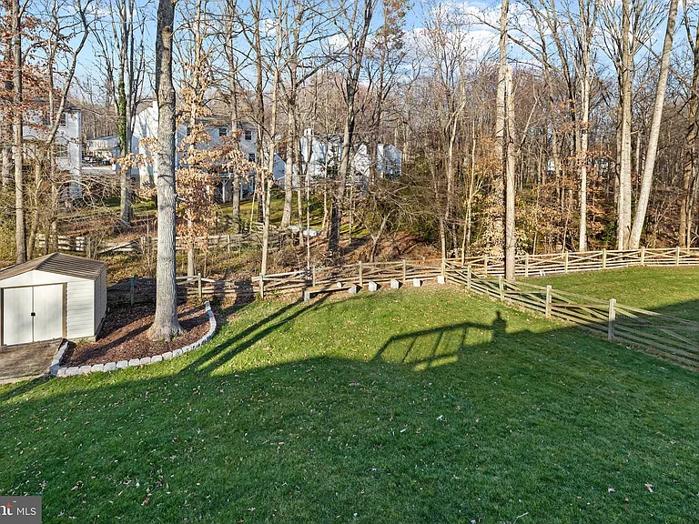 8469 Rippled Creek Ct — Photo 29