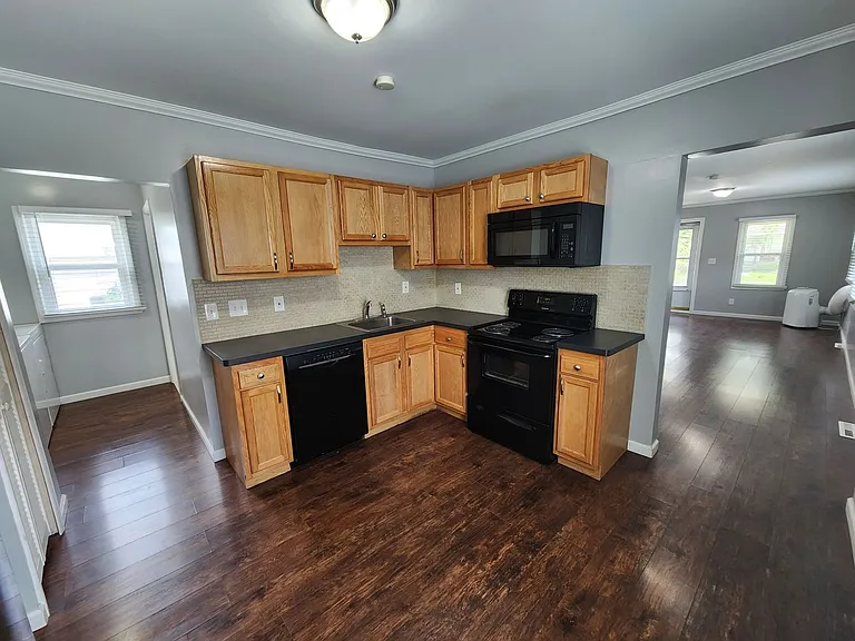 3599 Royal Ave — Photo 9