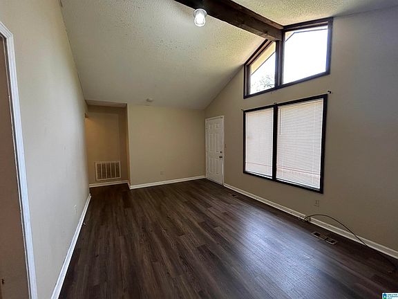 5th image of 3046 Apple Valley Ln
