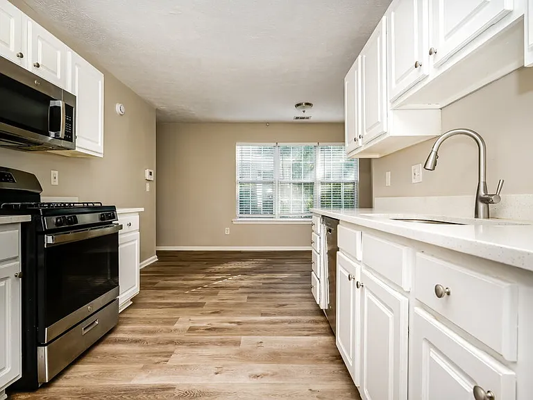 413 Grove Park Dr — Photo 6