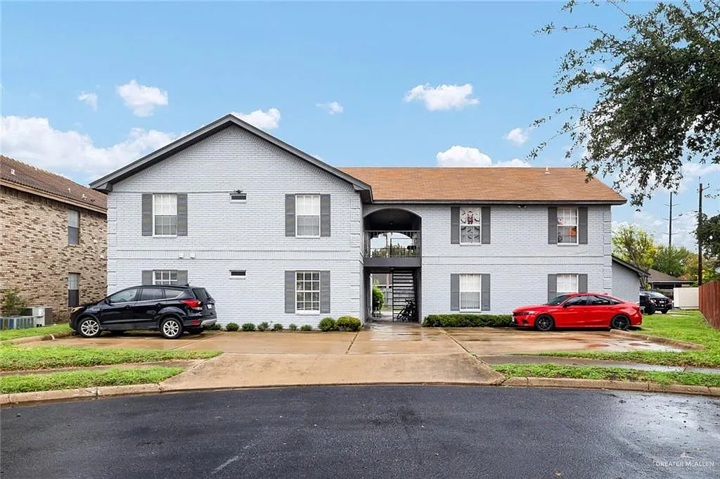 2 bed, 1.0 bath, 780 sqft, $875 — Photo 2
