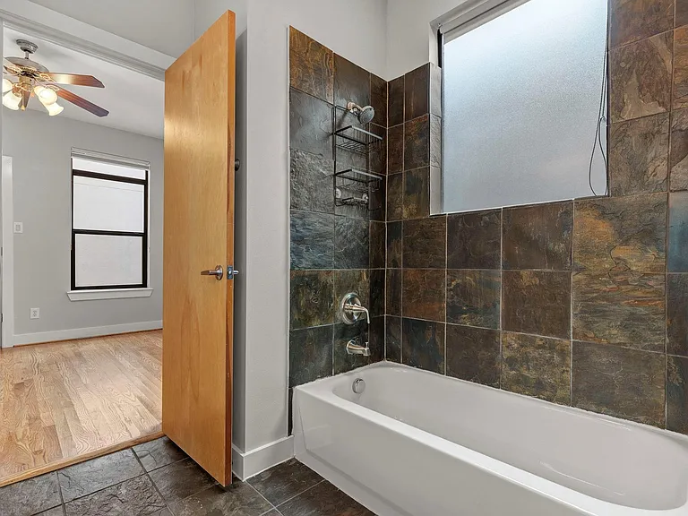 1410 Knox St — Photo 35