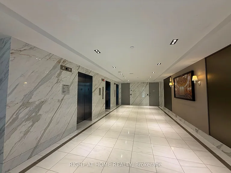 111 Champagne Ave S #309 — Photo 6