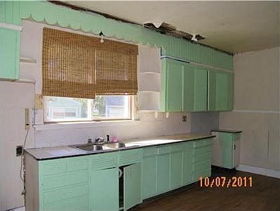 4th image of 927 Earl St
