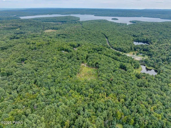 2 Beverly Dr, Lakeville, PA 18438