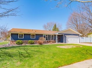3302 Nightingale Ln, Middleton, WI 53562