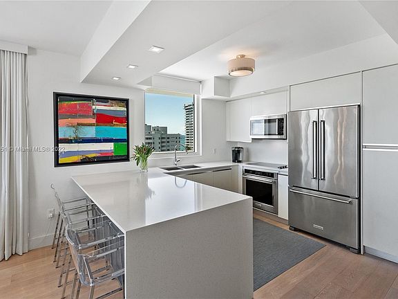 5th image of 10 Venetian Way APT 905
