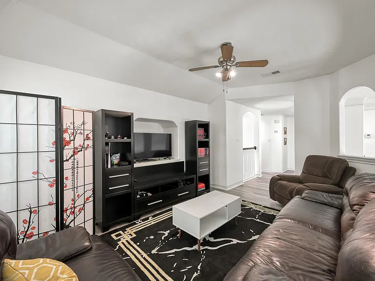 3215 Canterbury Ln — Photo 29
