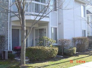 41 Chatham Sq, Parlin, NJ 08859