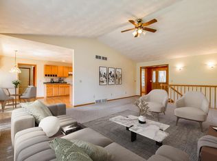 1205 Green Valley Rd, Mount Horeb, WI 53572