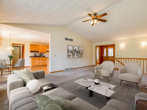 1205 Green Valley Rd, Mount Horeb, WI 53572