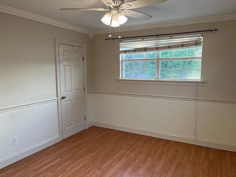 519 Constantinople St #B — Photo 9