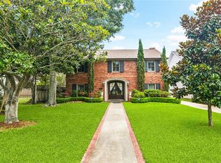 4917 Lake Vista Dr, Metairie, LA 70006