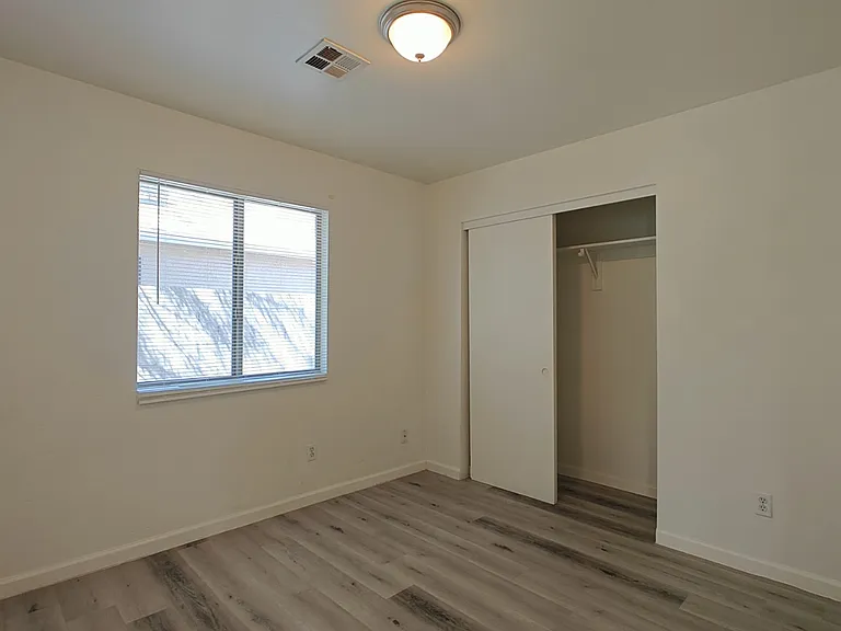 133 W Lester St — Photo 8