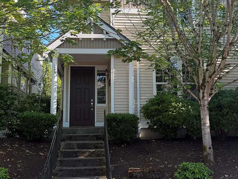 22651 NE 4th Pl — Photo 39