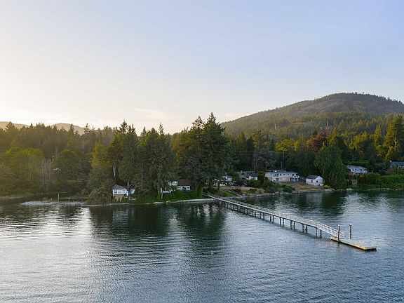 4th image of 6007 Sooke Rd