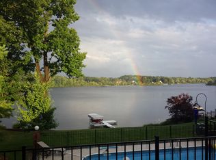 1200 Long Lake Dr, Brighton, MI