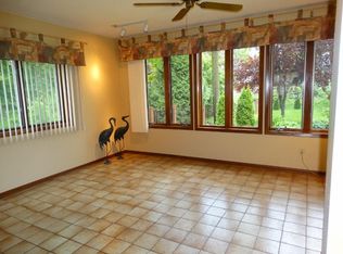 3447 W Mangold Ave, Greenfield, WI 53221