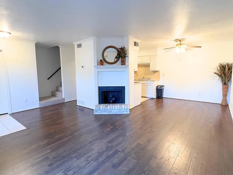 2626 Custer Pkwy #C — Photo 2