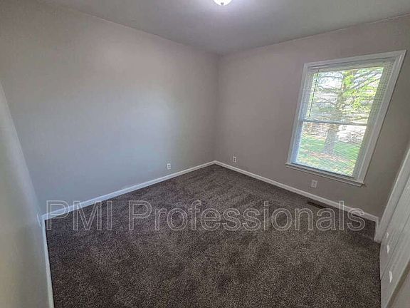 5th image of 2426 Bennington Dr