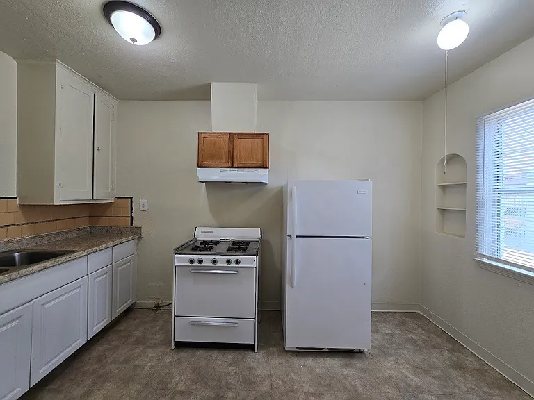 3285 E Tyler Ave #B — Photo 4