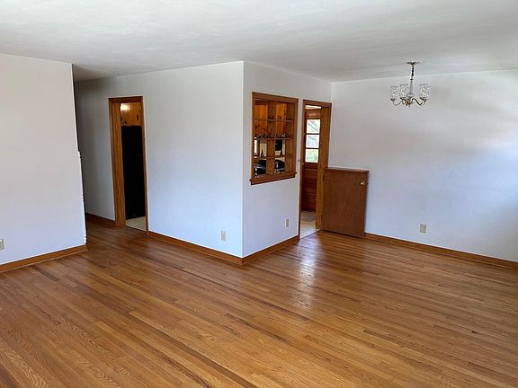 4th image of 149 Hurst Ave NE