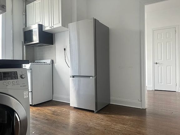 2nd image of 215 E 4th St APT 17