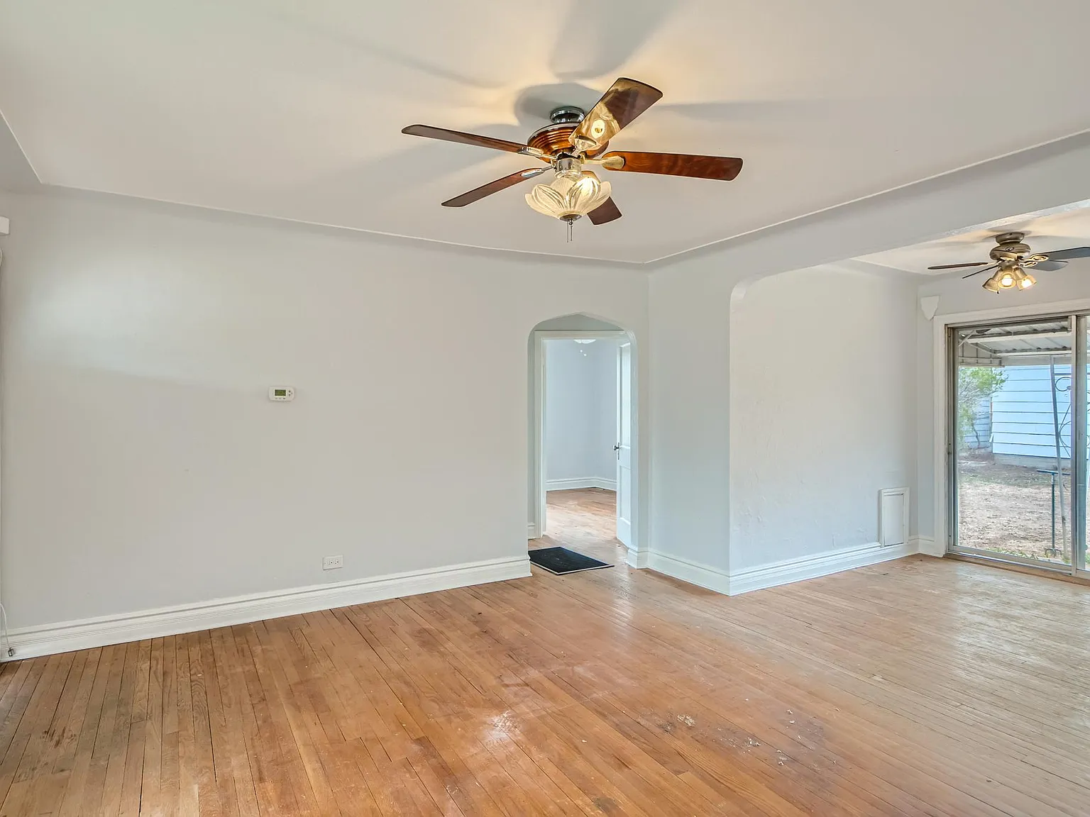 3 bed, 1350 sqft, $2,700 — Photo 3