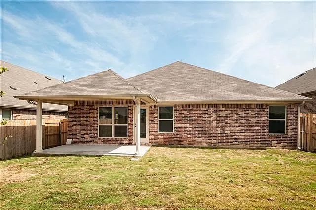 4 bed, 2.0 bath, 2061 sqft, $2,500 — Photo 3
