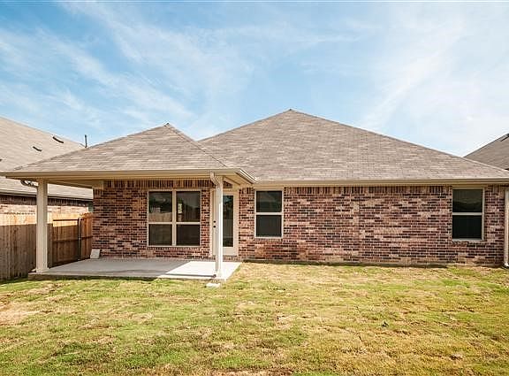 3rd image of 2708 Lake Ridge Dr