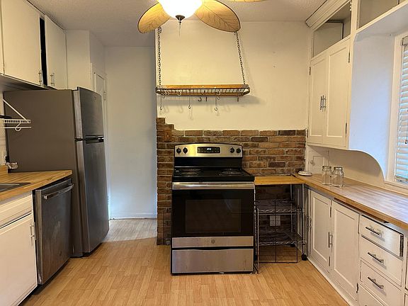 5th image of 4018 Fremont Ave N