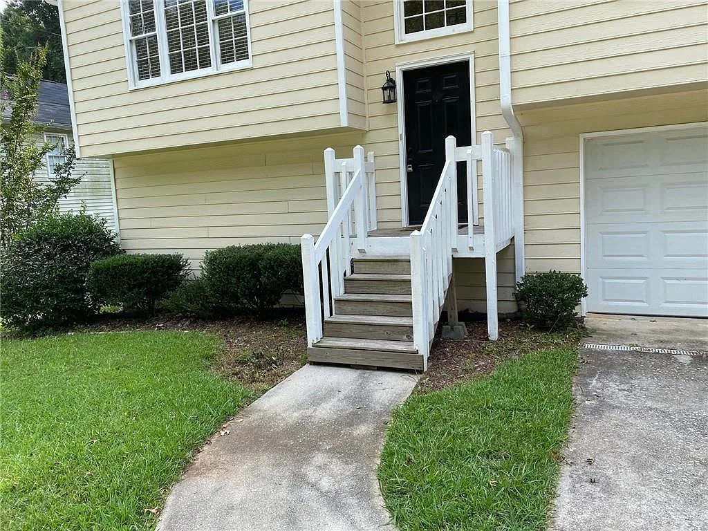 3 bed, 2.0 bath, 1256 sqft, $2,000 — Photo 4