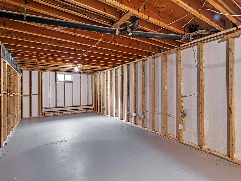 610 Surrey Ln — Photo 20