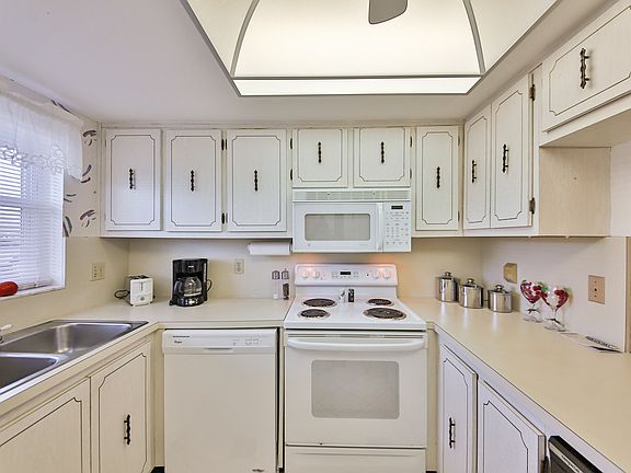 5th image of 401 Charlemagne Blvd APT 106C